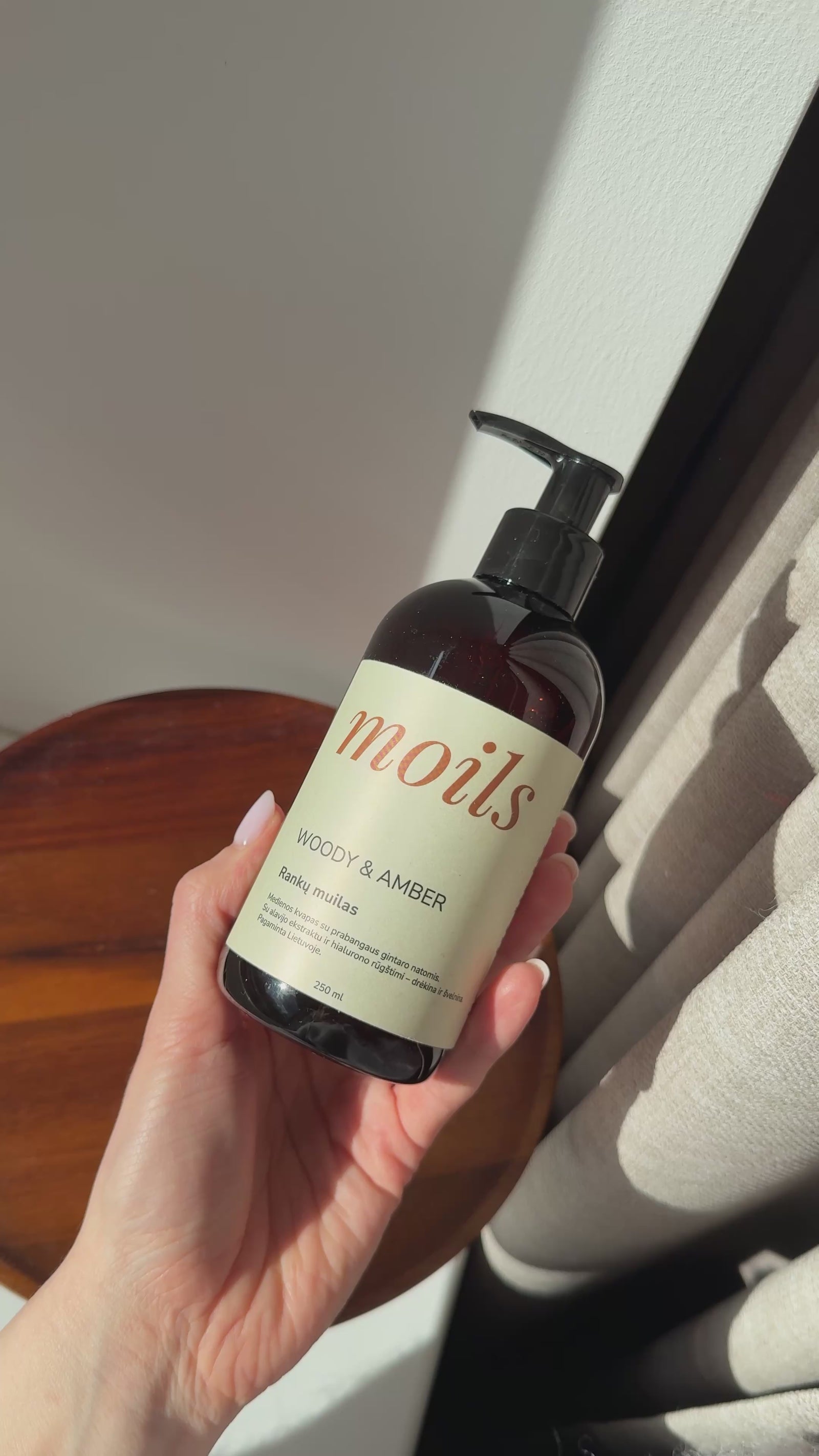 Rankų muilas Woody & Amber, 250 ml
